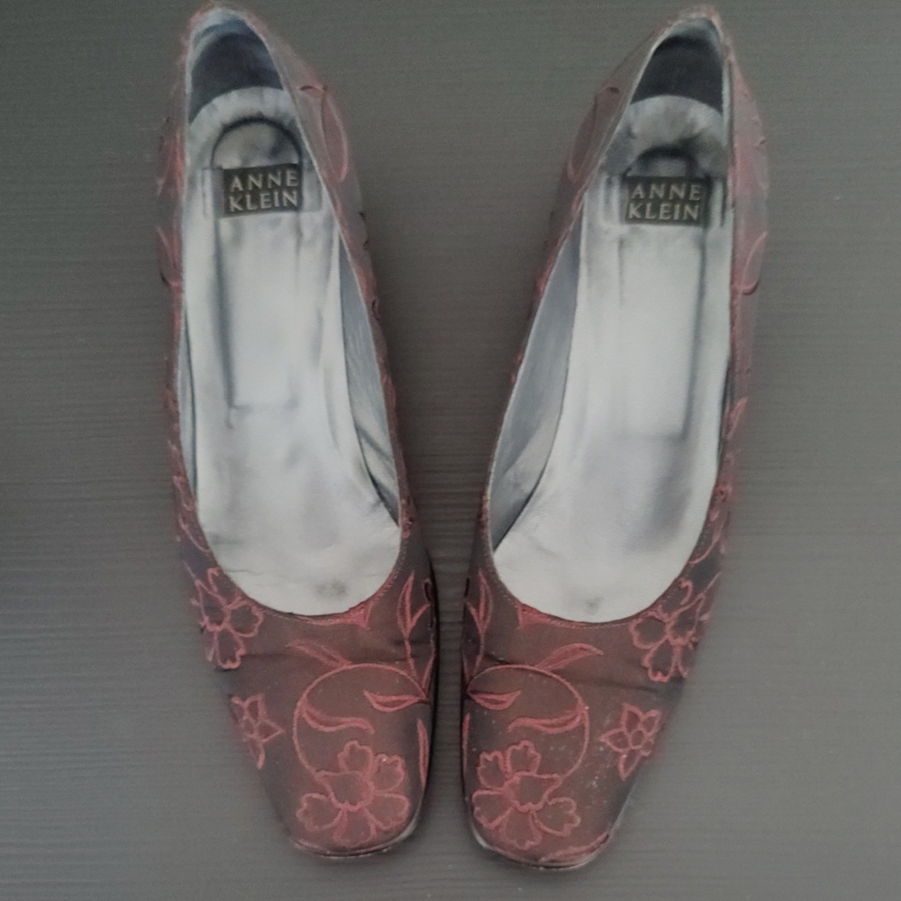 Anne Klein Burgundy Pumps with Floral Embroidery